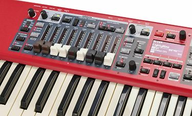 Nord Electro 6D 61 -koskettimisto, kuva 4