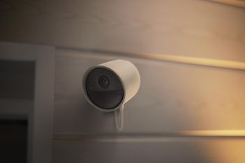 Philips Hue Secure Camera aloituspakkaus, bridge, kamera, 2 x kosketustunnistin, 2 x E27 RGBW lamppu, kuva 10