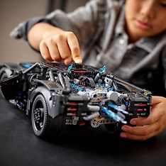 LEGO Technic 42127 - THE BATMAN – BATMOBILE, kuva 5