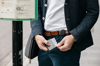 Orbitkey ID Card Holder Pro -henkilökorttikotelo kaulanauhalla, musta, kuva 22