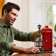LEGO Ideas 21347  - Lontoon punainen puhelinkoppi, kuva 4