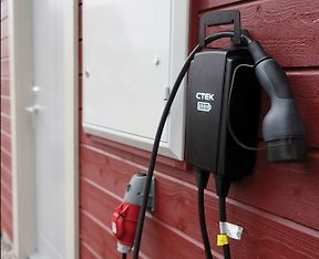 CTEK Njord Go -latauslaite, CEE, 11 kW, Type2  ja seinäteline, tuotepaketti, kuva 7