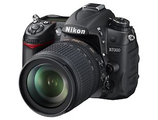 Nikon D7000 järjestelmäkamera + AF-S 18-105 VR objektiivi, kuva 2