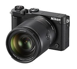 Nikon 1 J5 + 1 NIKKOR VR 10-100mm f/4-5.6, musta