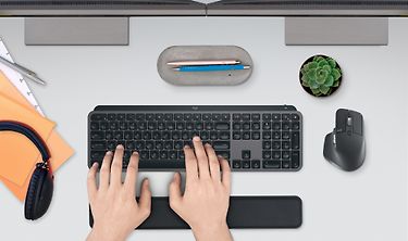 Logitech MX Keys S Combo -näppäimistö ja hiiri rannetuella, grafiitinharmaa, kuva 4